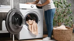 Triky, jak zabránit poskakování pračky při praní