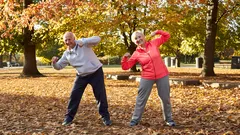 Nechoďte ani neběhejte: Nejvíce doporučovaná fyzická aktivita pro osoby nad 60 let podle odborníků z Harvardu