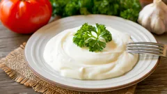 Proč je domácí kysaná smetana lepší než kupovaná a jak ji zvládnout