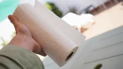 Co nikdy neotírat papírovou utěrkou: překvapivě časté chyby v domácnosti