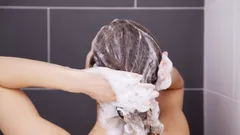 Co přidat do šamponu, aby vlasy zůstaly čisté až 7 dní a rychle rostly