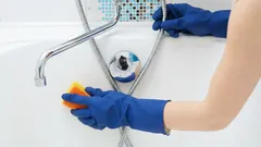 Jak vyčistit koupelnu: přírodní způsob, který funguje lépe než chemikálie