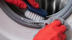 Jak vyčistit těsnění pračky od plísně bez chemie jednoduše a efektivně